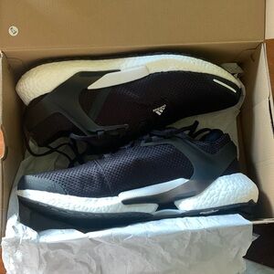 Adidas Mens running shoes, Size 13.